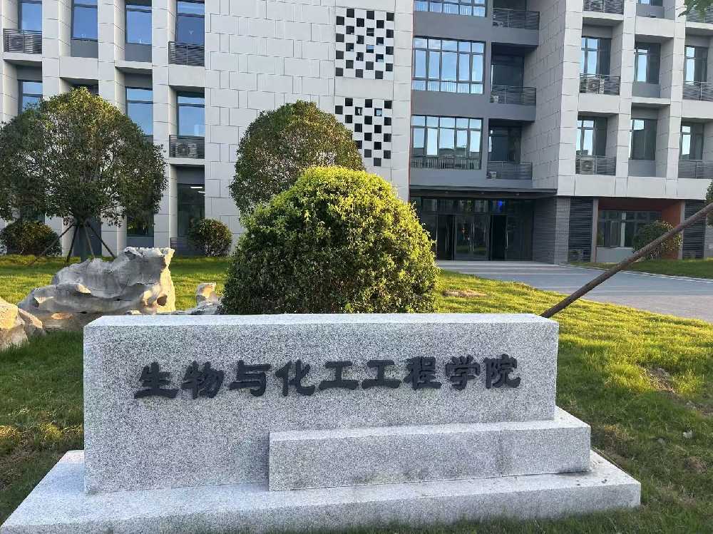 满城区扬州职业大学体育场高杆灯项目